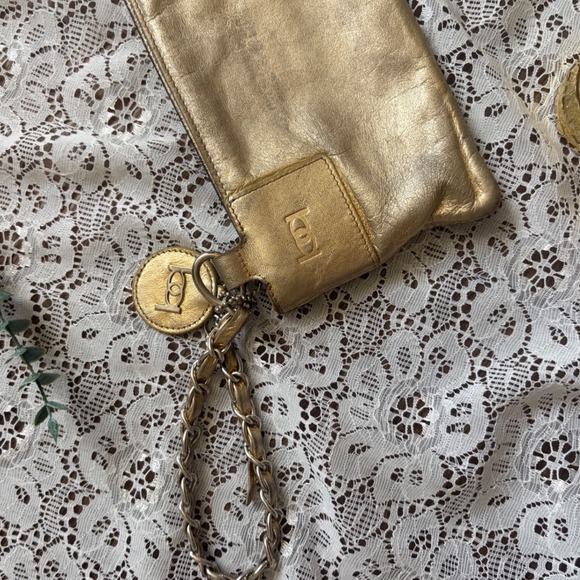 Bebe Gold Metallic Leather Baguette Bag Chain Strap Logo Charm Vintage Style - Picture 4 of 6